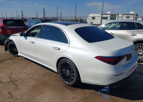 2022 Mercedes-Benz S 580 4Matic z USA, uszkodzony, nr VIN W1K6G7GB4NA136919